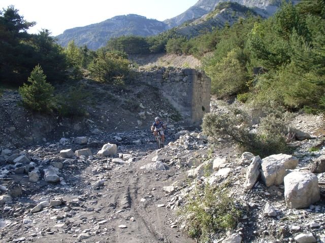 col_du_defend_20.jpg